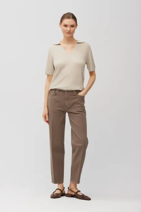 Brązowe jeansy mom fit z wysokim stanem