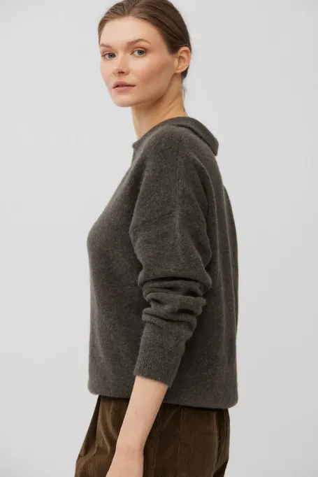Brązowy sweter polo z wełną alpaki